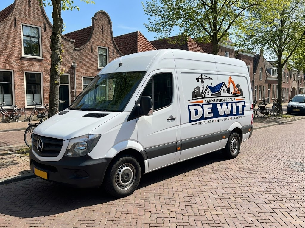 Bedrijfsbus van De Wit Aannemersbedrijf